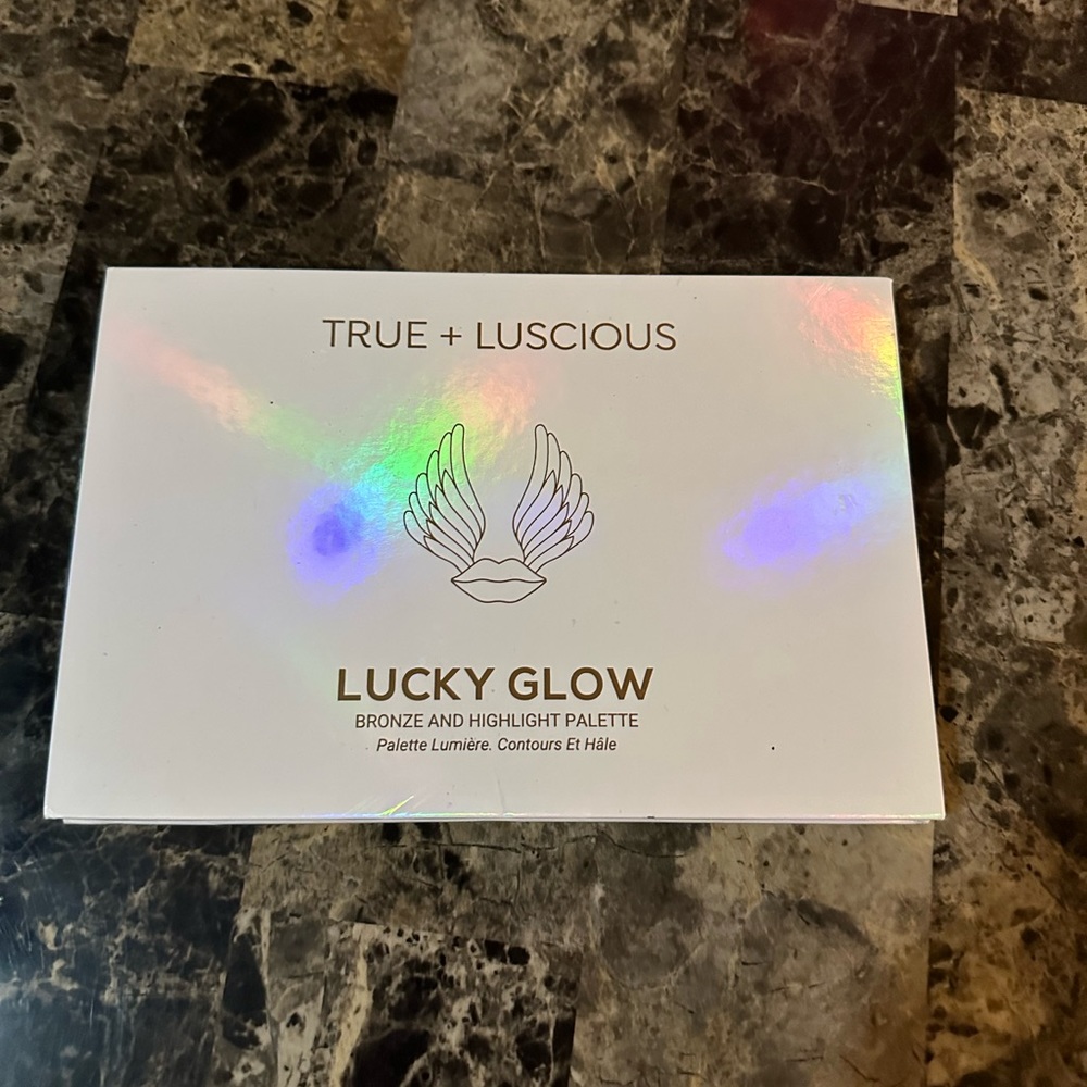 Bronzer + highlighter + blush  pallet